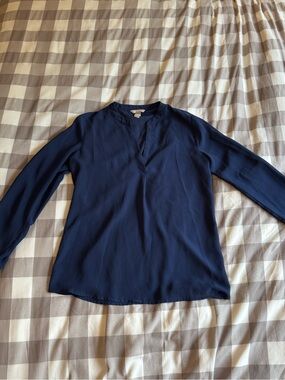 Banana Republic Navy V-Neck Blouse size L